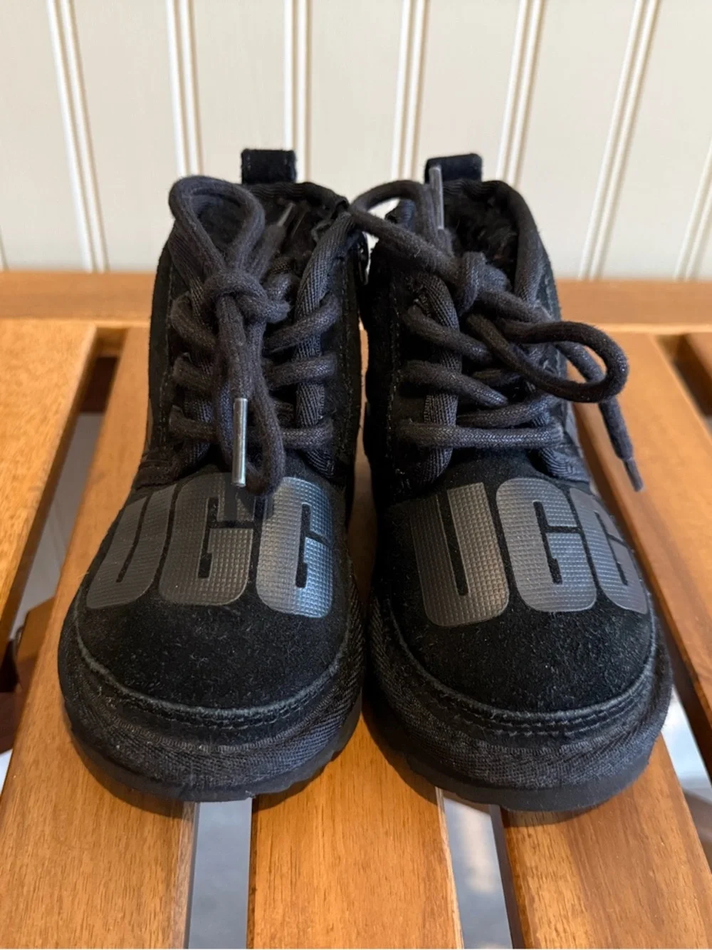 UGG Kids Black Lace-Up Scatter Logo Boots‎